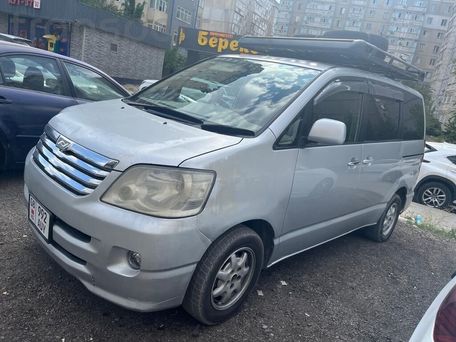 Toyota Noah, 2003 — 照片 9