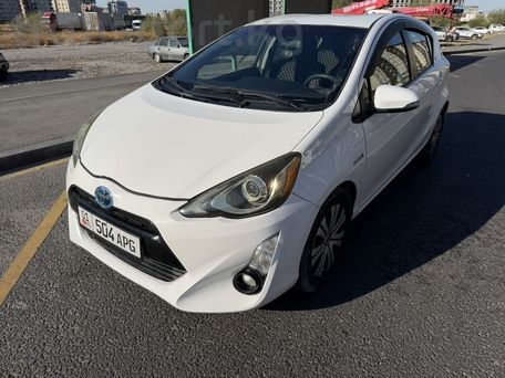 Toyota Prius c, 2016 — фото 2