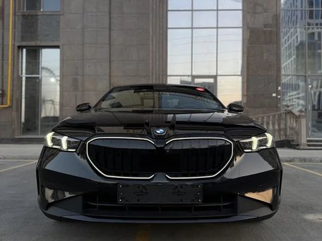 BMW 5 Series, 2024 — 照片 1