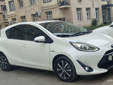 Toyota Prius c, 2018 — photo 3