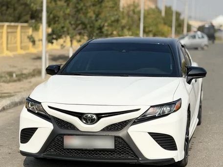 Toyota Camry, 2019 — photo 1
