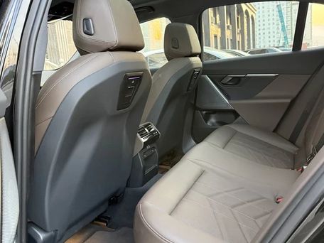 BMW 5 Series, 2024 — 照片 12