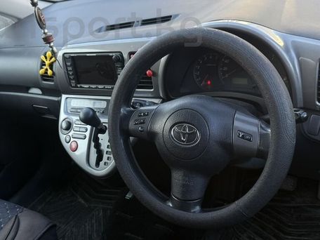 Toyota Wish, 2003 — сүрөт 1