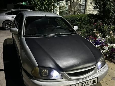 Toyota Avensis, 2002 — 照片 1