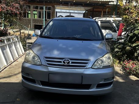 Toyota Avensis Verso, 2004 — photo 2