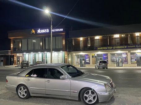 Mercedes-Benz E-Класс, 2000 — 照片 2