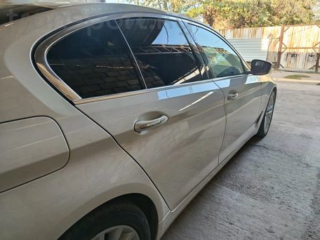 BMW 5 серии, 2018 — 照片 3