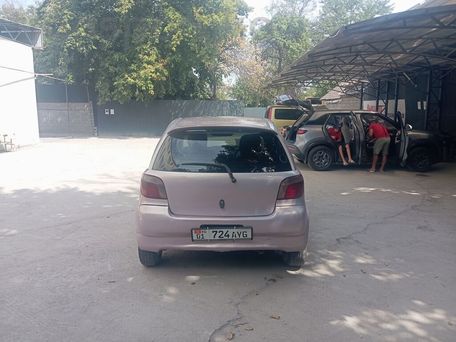 Toyota Vitz, 2000 — 照片 4