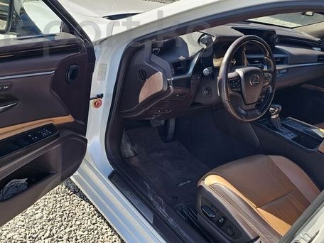 Lexus ES, 2019 — photo 10