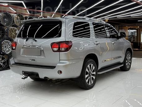 Toyota Sequoia, 2022 — фото 5