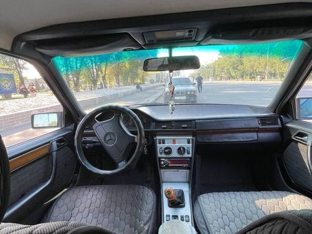 Mercedes-Benz W124, 1992 — сүрөт 6