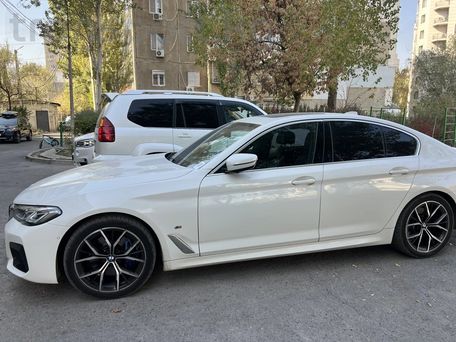 BMW 5 Series, 2022 — photo 2