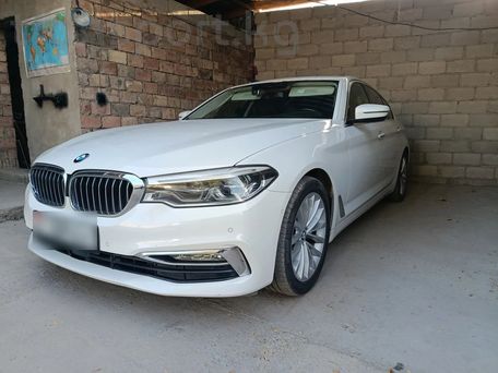 BMW 5 серии, 2018 — 照片 1