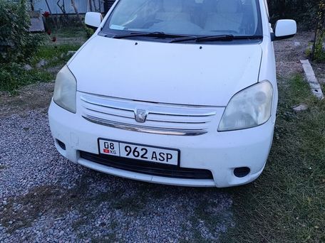 Toyota Raum, 2003 — 照片 1