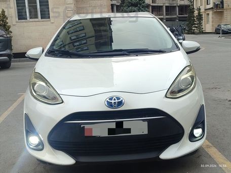 Toyota Prius c, 2018 — фото 1