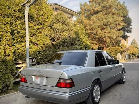 Mercedes-Benz E-Class, 1994 — photo 4