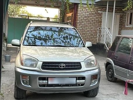 Toyota RAV4, 2001