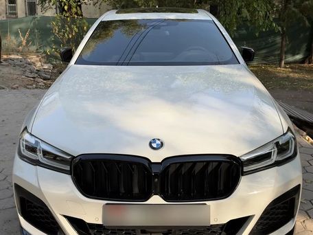 BMW 5 серии, 2021 — 照片 1