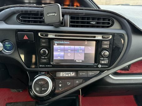 Toyota Prius c, 2016 — photo 11