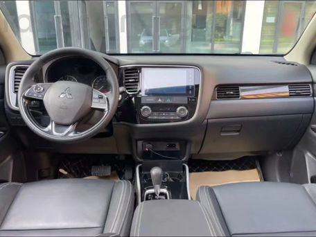 Mitsubishi Outlander, 2020 — photo 6