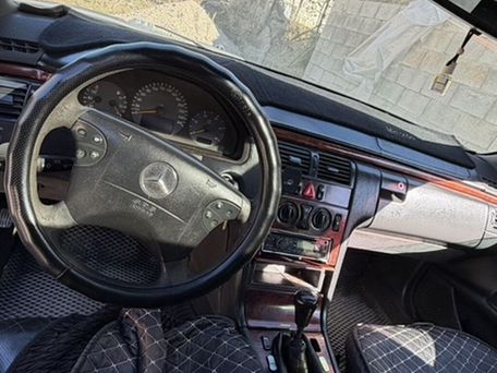 Mercedes-Benz E-Class, 2000 — photo 8
