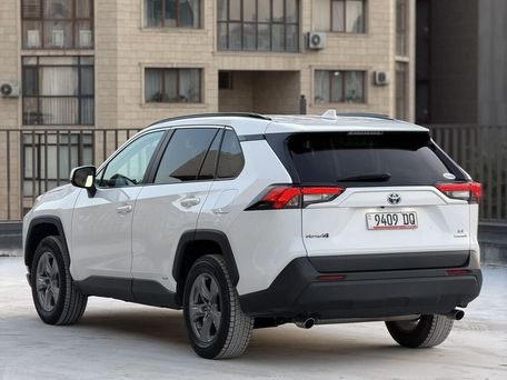 Toyota RAV4, 2022 — фото 4