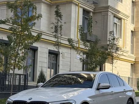 BMW 5 серии, 2020 — 照片 1
