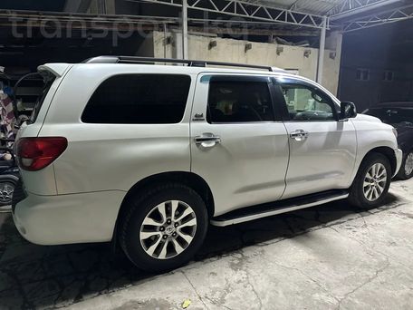 Toyota Sequoia, 2010 — photo 3