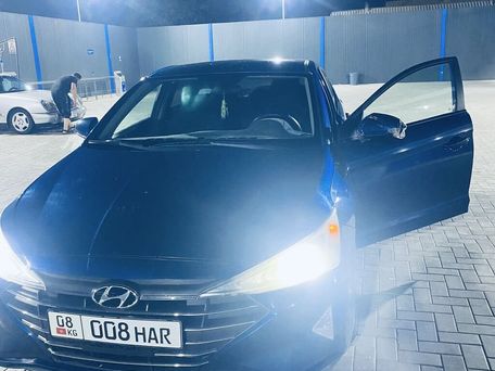 Hyundai Elantra, 2018 — 照片 1