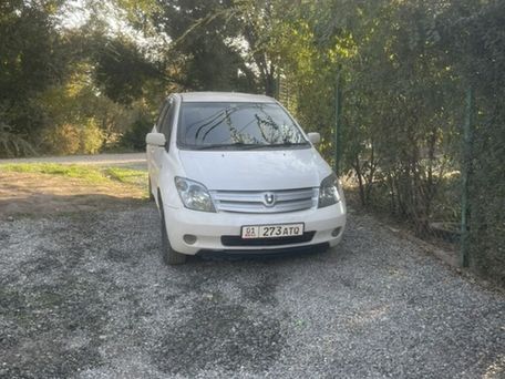 Toyota Ist, 2002 — 照片 1
