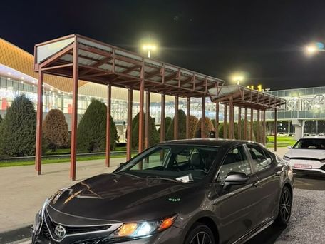 Toyota Camry, 2021 — 照片 2