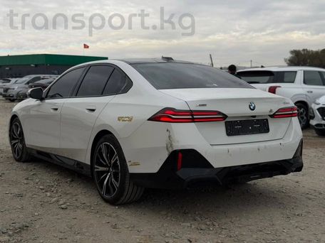 BMW 5 Series, 2026 — photo 3