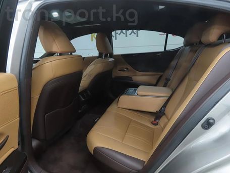 Lexus ES, 2020 — photo 7