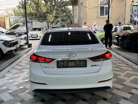 Hyundai Elantra, 2017 — 照片 1