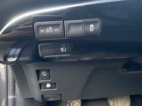 Toyota Prius, 2020 — фото 17