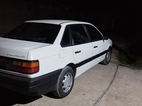 Volkswagen Passat, 1990 — 照片 2