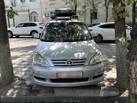Toyota Avensis Verso, 2004 — 照片 5