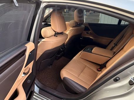 Lexus ES, 2021 — 照片 6
