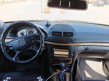 Mercedes-Benz E-Class, 2008 — photo 8