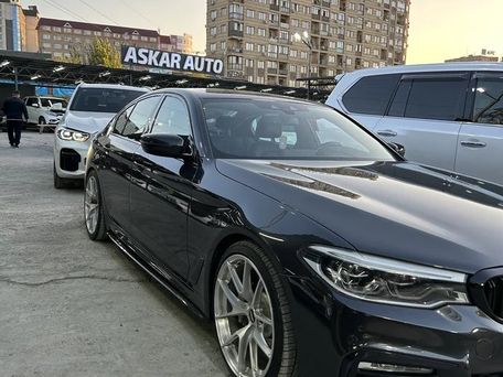 BMW 5 серии, 2018 — 照片 1