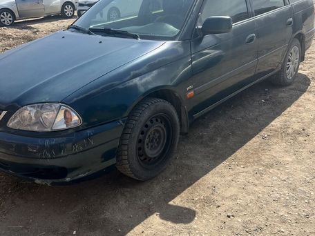 Toyota Avensis, 2001