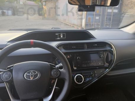 Toyota Prius c, 2019 — фото 7
