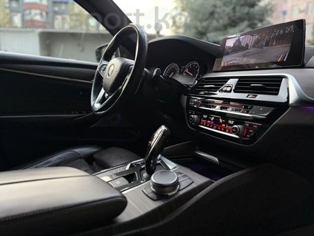 BMW 5 серии, 2018 — 照片 6