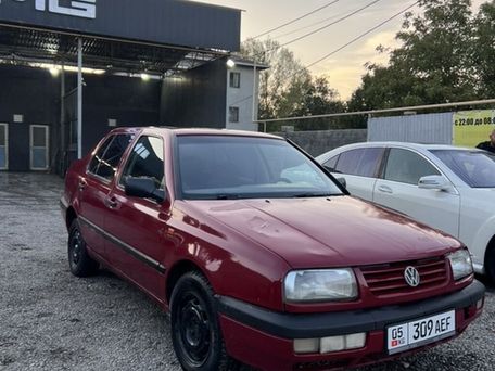 Volkswagen Vento, 1994 — 照片 2