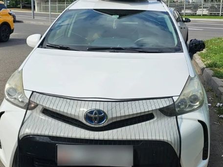 Toyota Prius v (+), 2015 — 照片 1