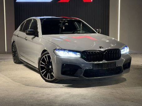 BMW 5 серии, 2018 — 照片 1