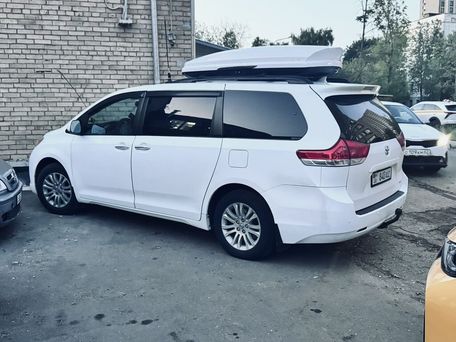 Toyota Sienna, 2011 — 照片 4