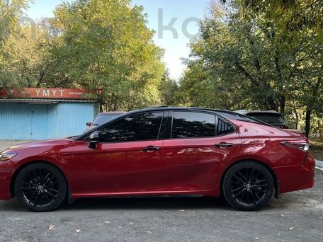 Toyota Camry, 2021 — 照片 3