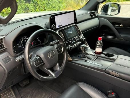 Lexus LX, 2023 — photo 2