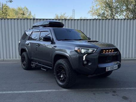 Toyota 4Runner, 2020 — фото 14